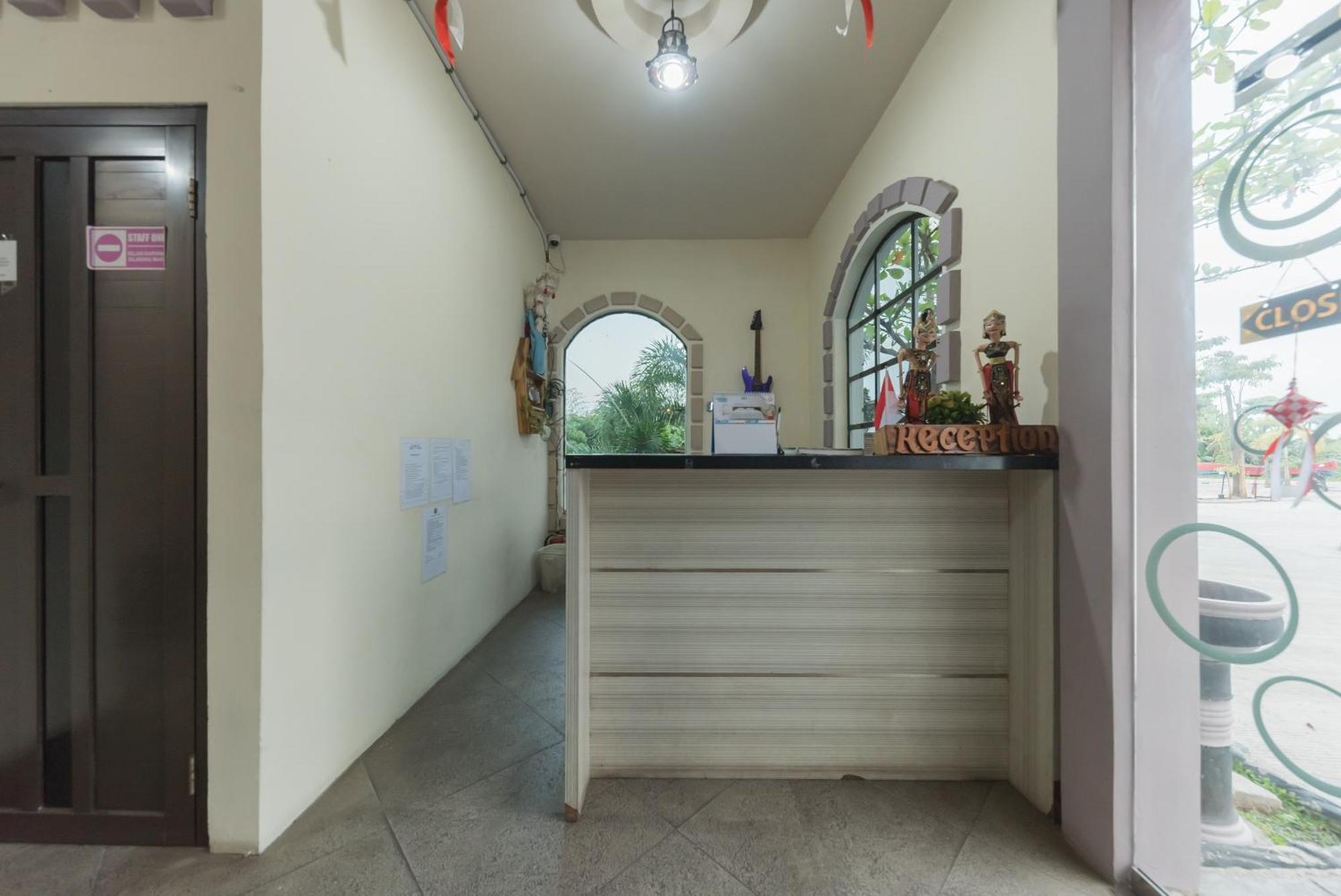 Urbanview Hotel Cianjur City Park By Reddoorz Exterior photo