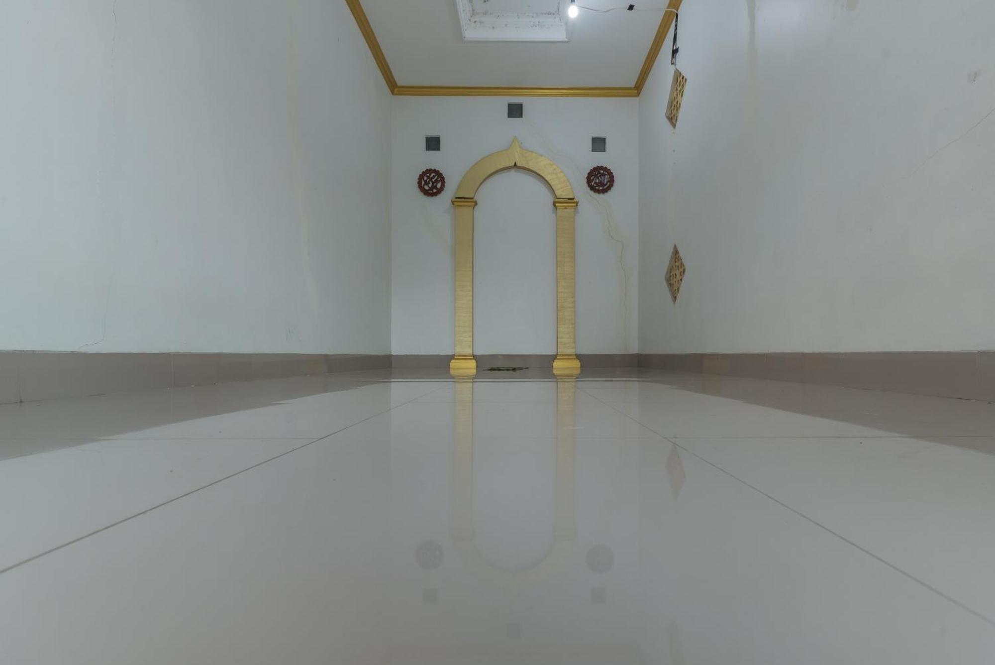 Urbanview Hotel Cianjur City Park By Reddoorz Exterior photo