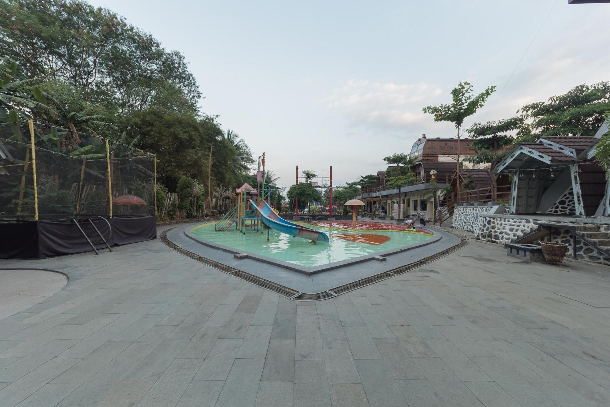 Urbanview Hotel Cianjur City Park By Reddoorz Exterior photo