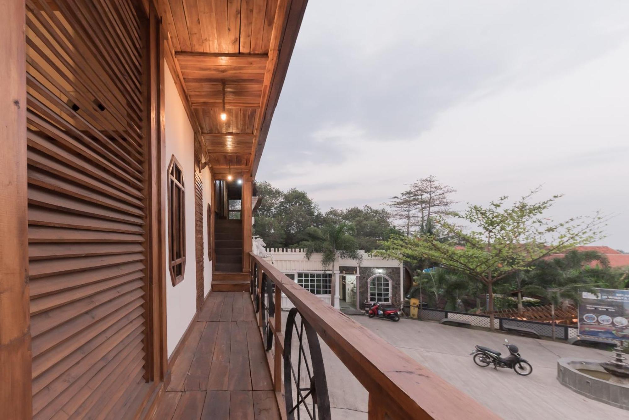 Urbanview Hotel Cianjur City Park By Reddoorz Exterior photo