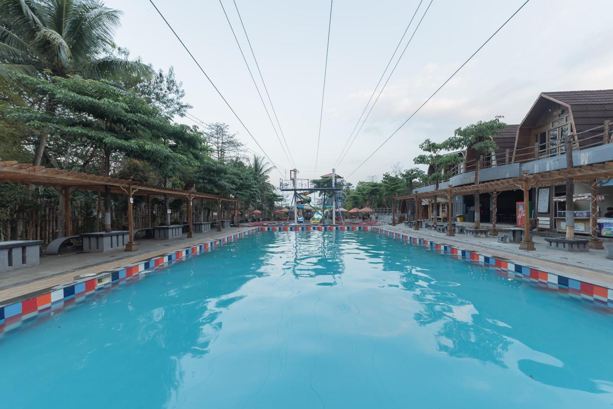 Urbanview Hotel Cianjur City Park By Reddoorz Exterior photo