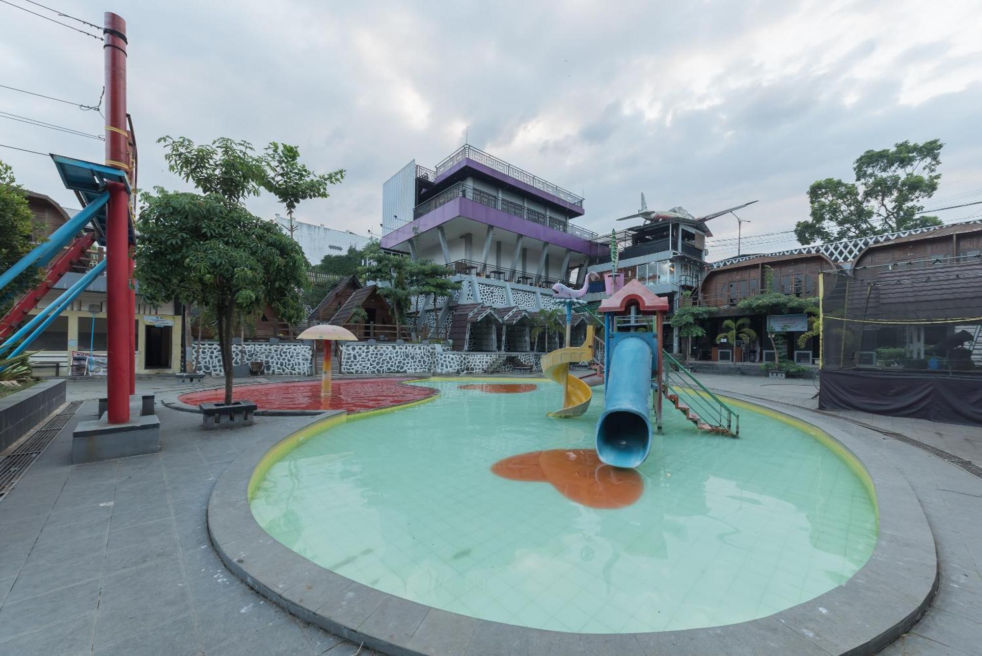 Urbanview Hotel Cianjur City Park By Reddoorz Exterior photo