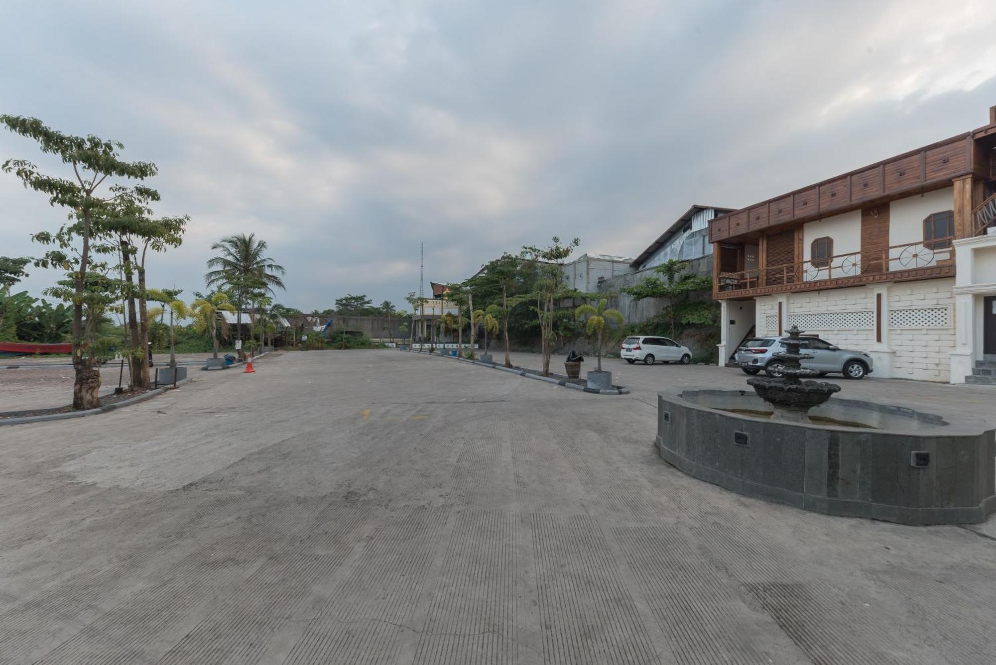 Urbanview Hotel Cianjur City Park By Reddoorz Exterior photo
