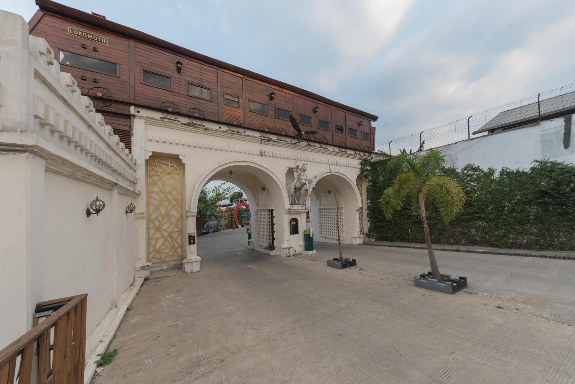 Urbanview Hotel Cianjur City Park By Reddoorz Exterior photo