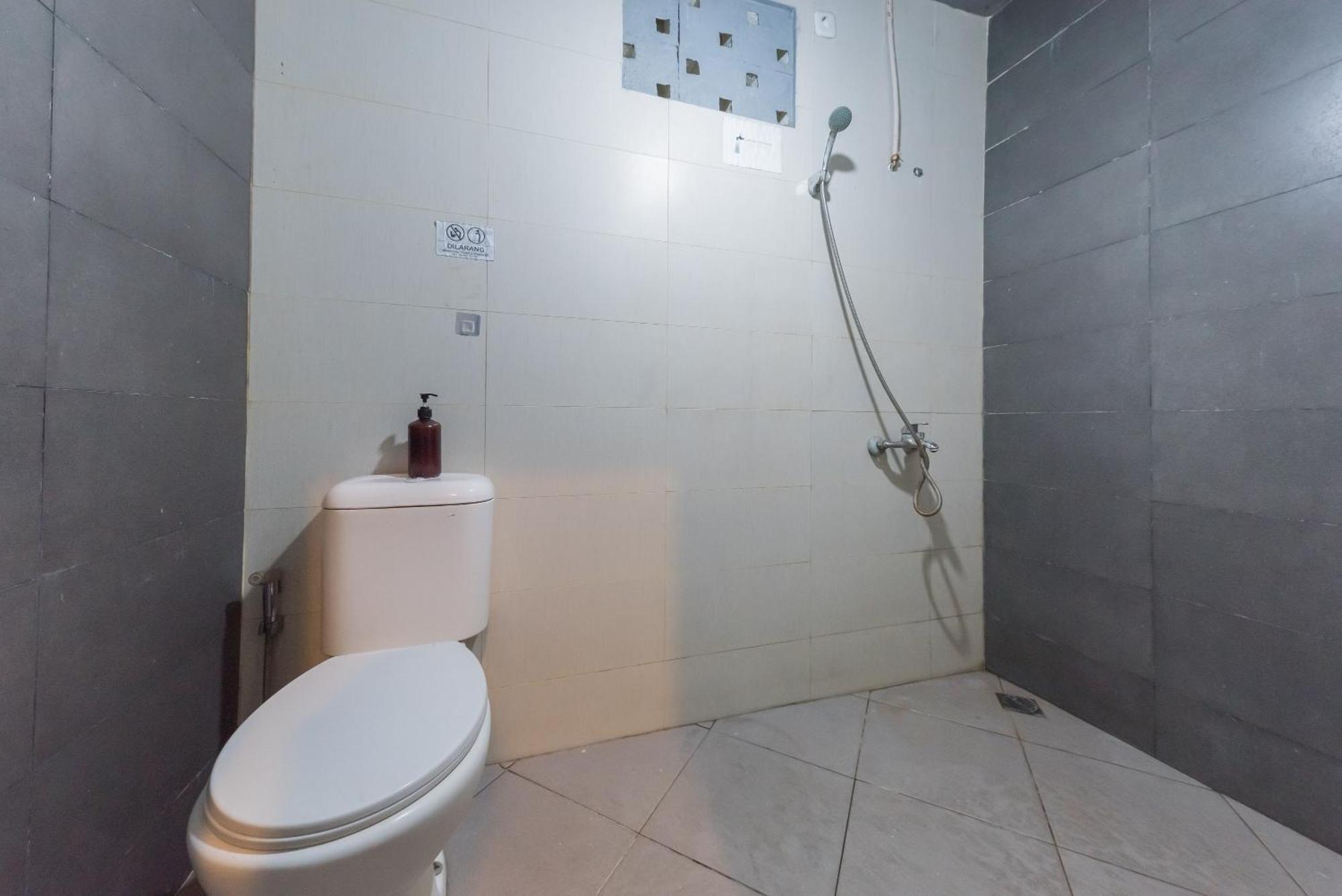 Urbanview Hotel Cianjur City Park By Reddoorz Exterior photo